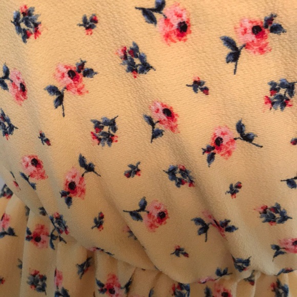 Francesca’s Floral Romper - Picture 2 of 6